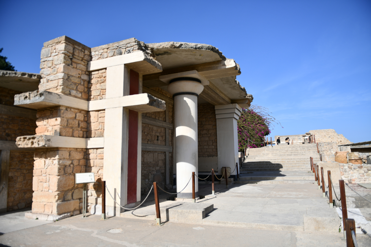 Knossos Sarayı yeniden yapım
