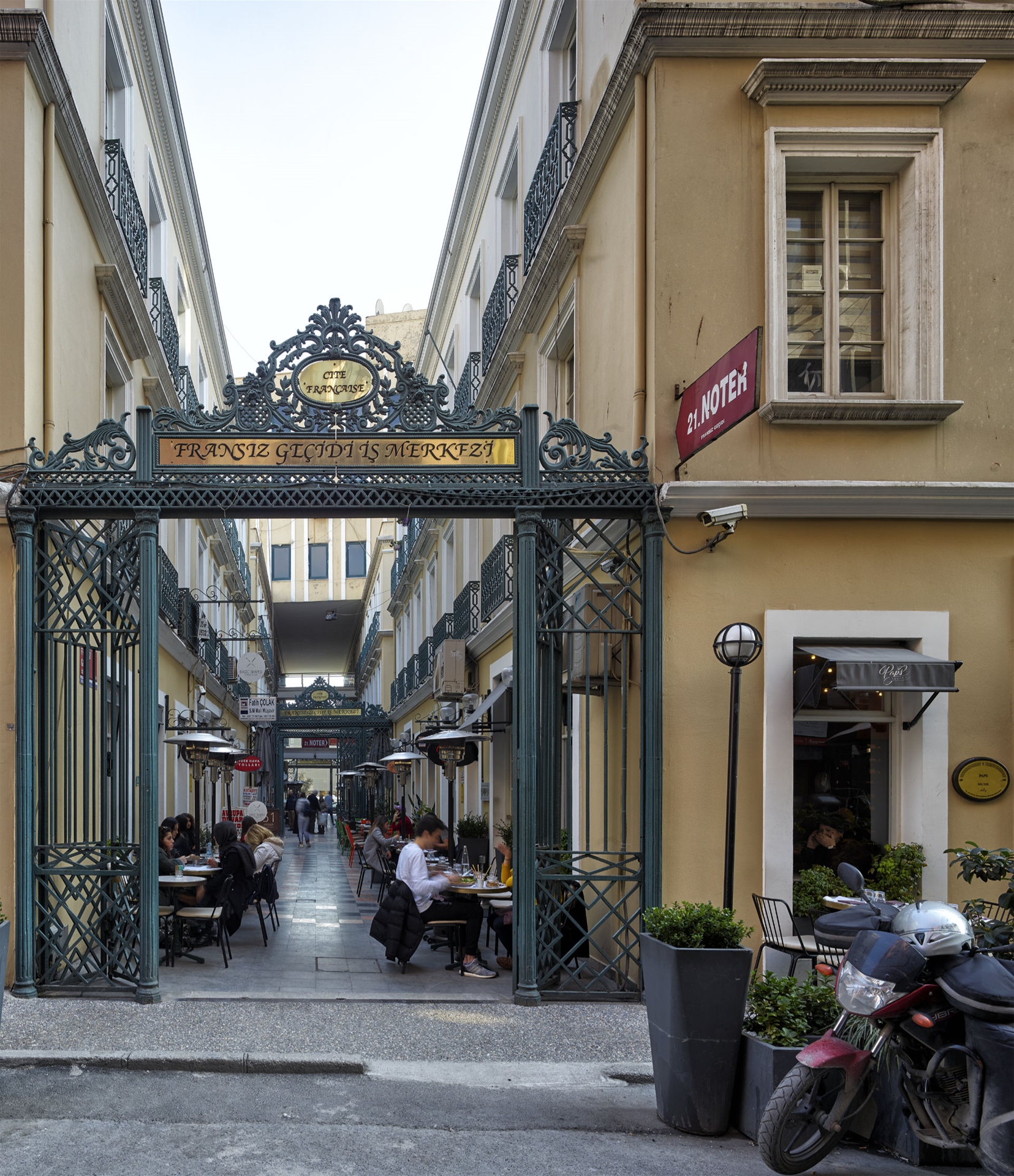 Karaköy Fransız Geçidi