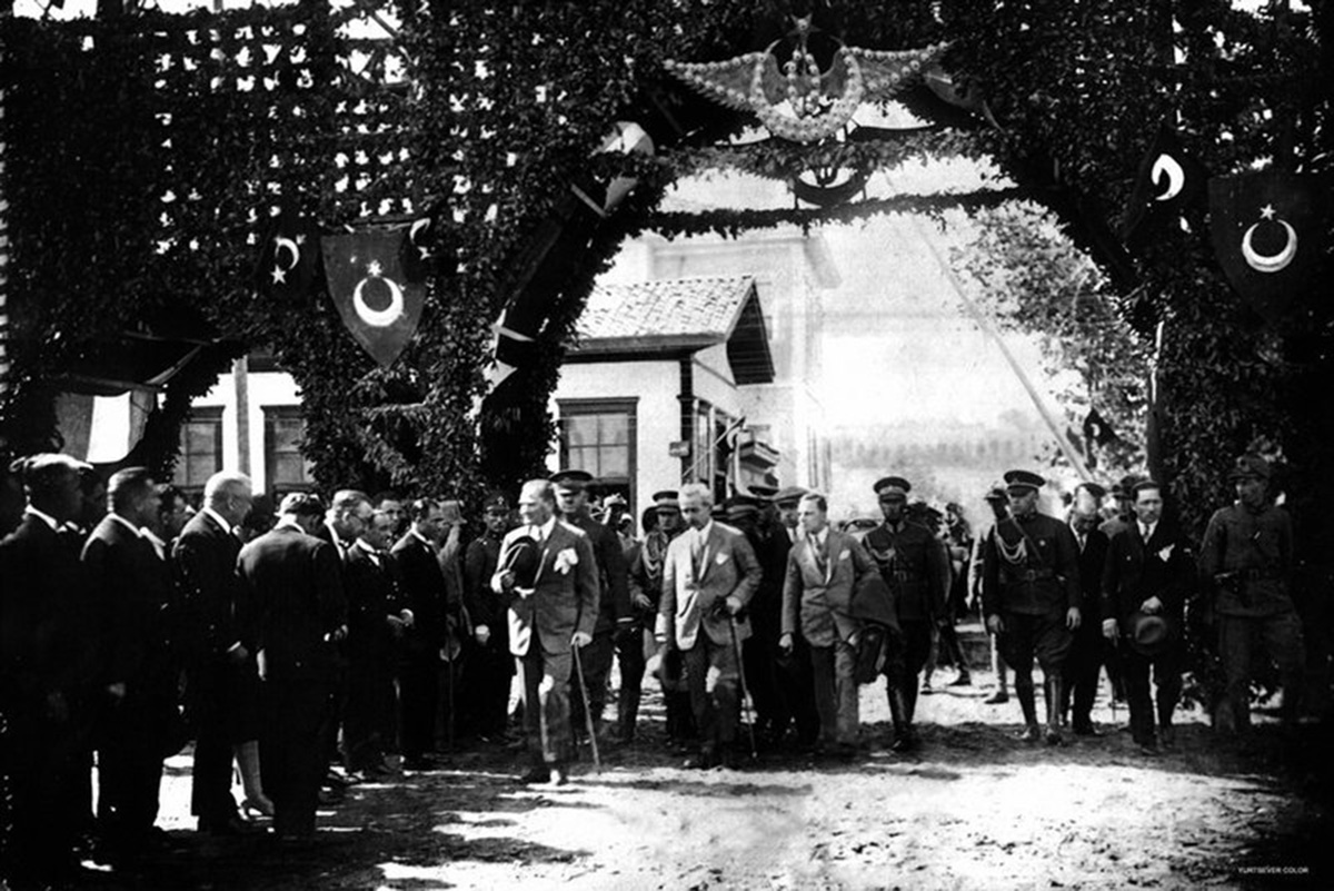 Atatürk Samsun Çarşamba tren hattı açılışında, 1928